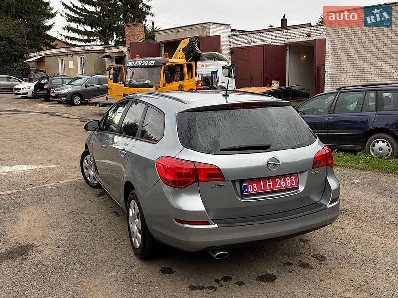 Универсал Opel Astra 2010 в Луцке