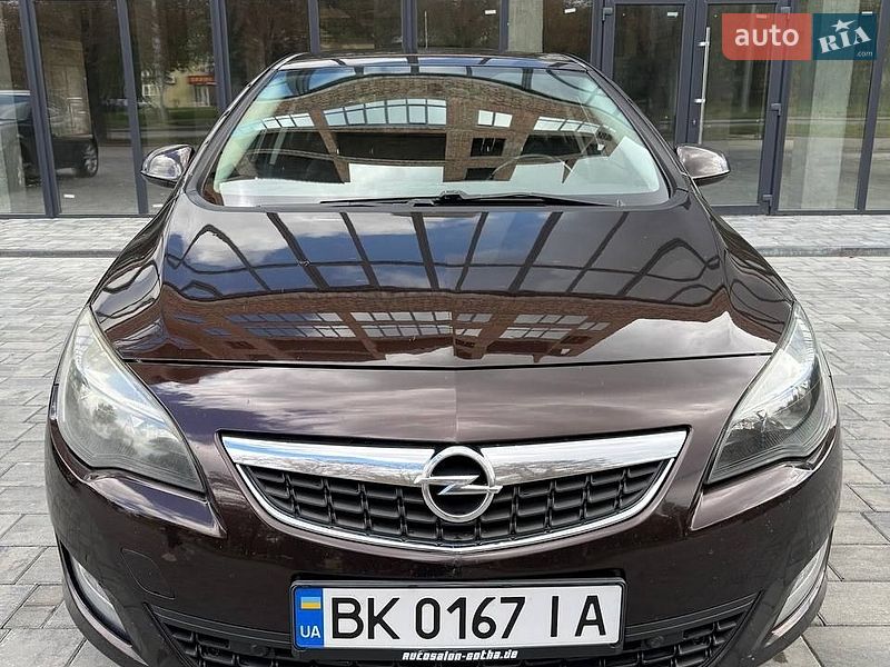 Opel Astra 2011