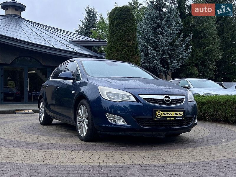 Opel Astra 2011 Opel Astra 2011