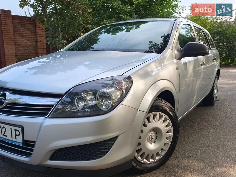 Opel Astra 2011