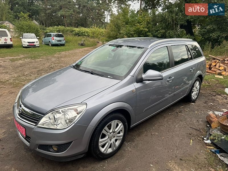 Універсал Opel Astra 2010 в Луцьку