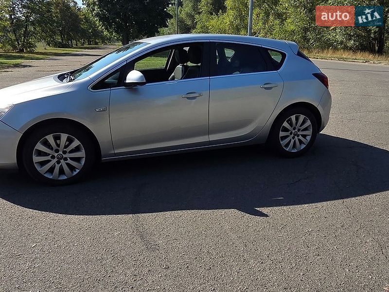Хэтчбек Opel Astra 2010 в Киеве