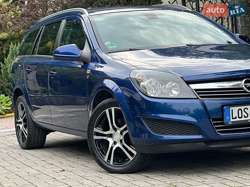 Універсал Opel Astra 2010 в Дрогобичі
