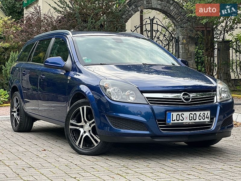 Універсал Opel Astra 2010 в Дрогобичі