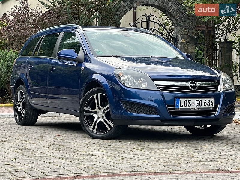 Універсал Opel Astra 2010 в Дрогобичі
