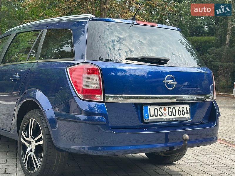 Універсал Opel Astra 2010 в Дрогобичі