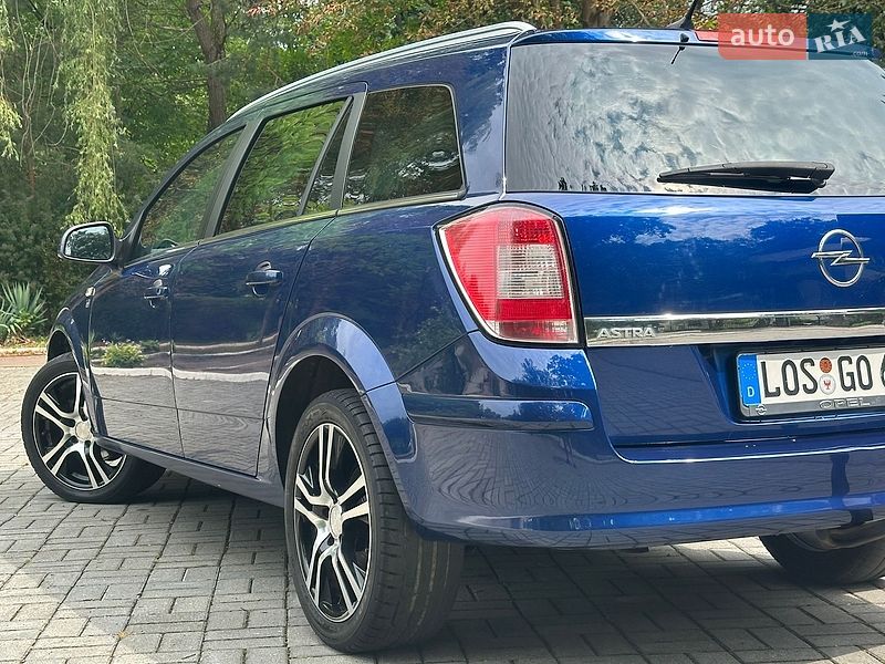 Універсал Opel Astra 2010 в Дрогобичі