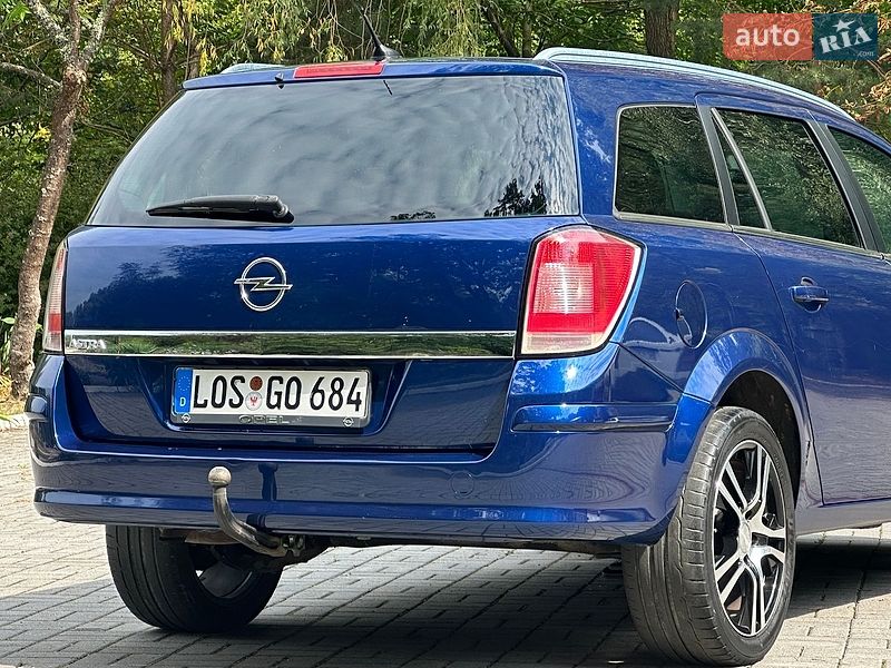 Універсал Opel Astra 2010 в Дрогобичі