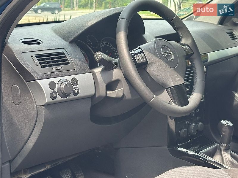 Універсал Opel Astra 2010 в Дрогобичі