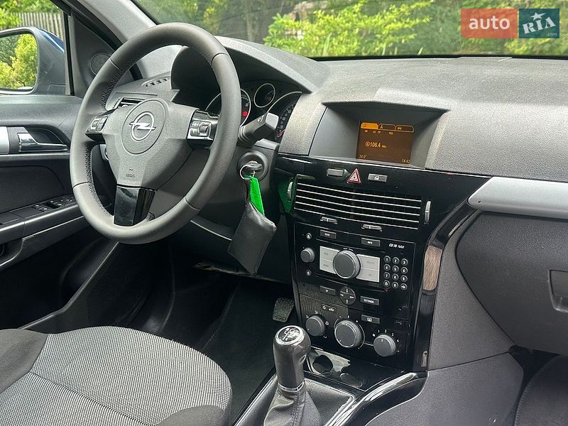 Універсал Opel Astra 2010 в Дрогобичі
