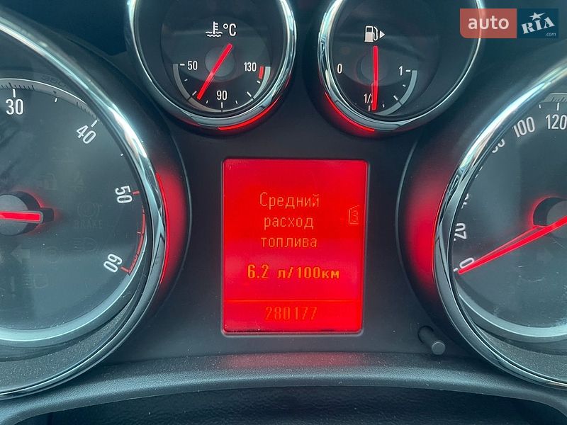 Універсал Opel Astra 2011 в Рівному
