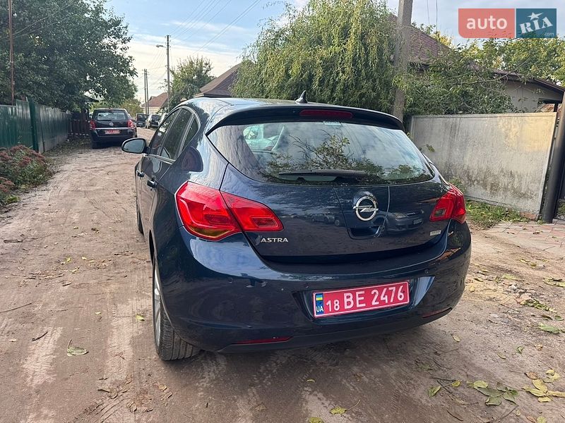 Хетчбек Opel Astra 2011 в Охтирці