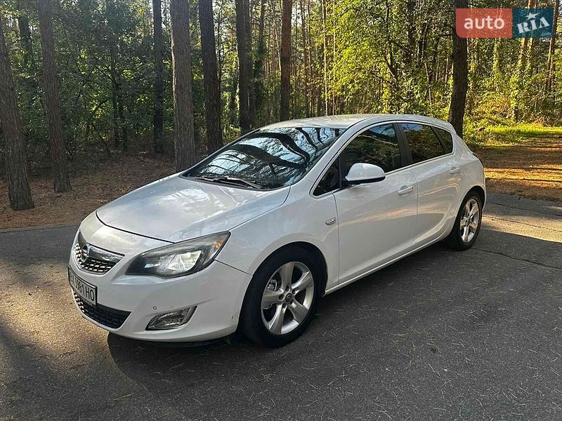 Універсал Opel Astra 2011 в Обухові