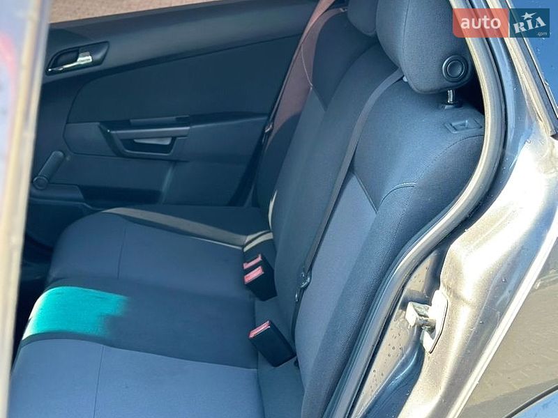 Універсал Opel Astra 2010 в Бориславі