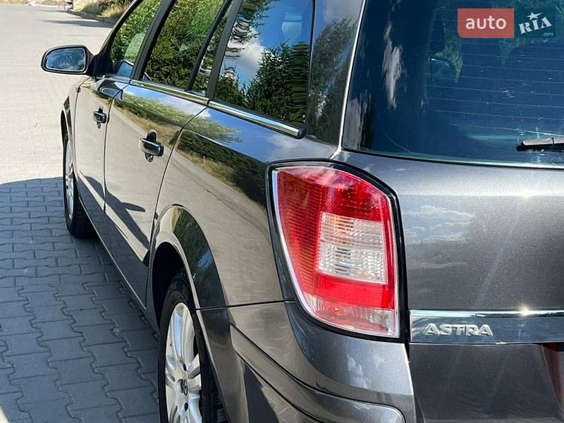 Універсал Opel Astra 2010 в Хмельницькому