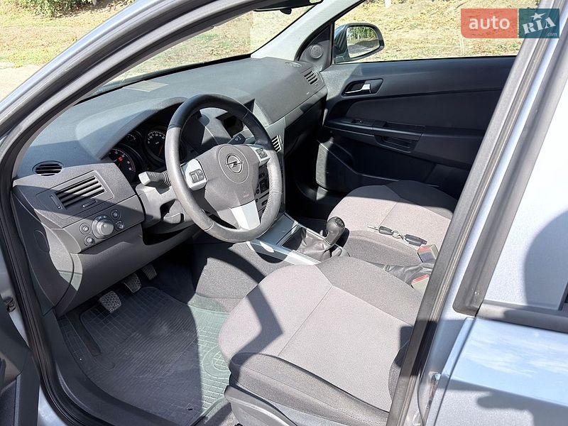 Универсал Opel Astra 2011 в Теплодаре