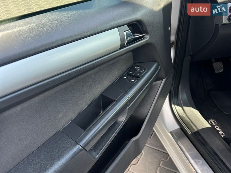 Универсал Opel Astra 2009 в Луцке