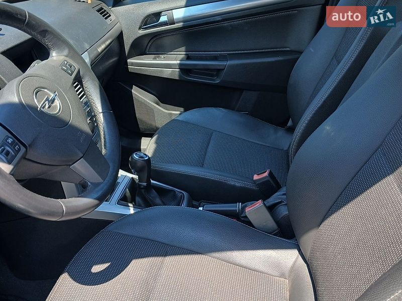 Универсал Opel Astra 2009 в Ивано-Франковске