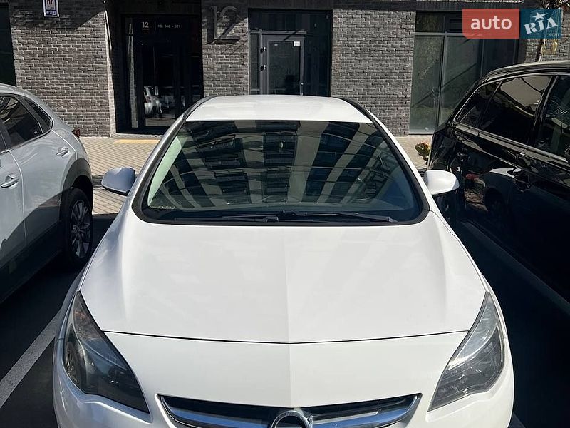 Универсал Opel Astra 2014 в Гатном