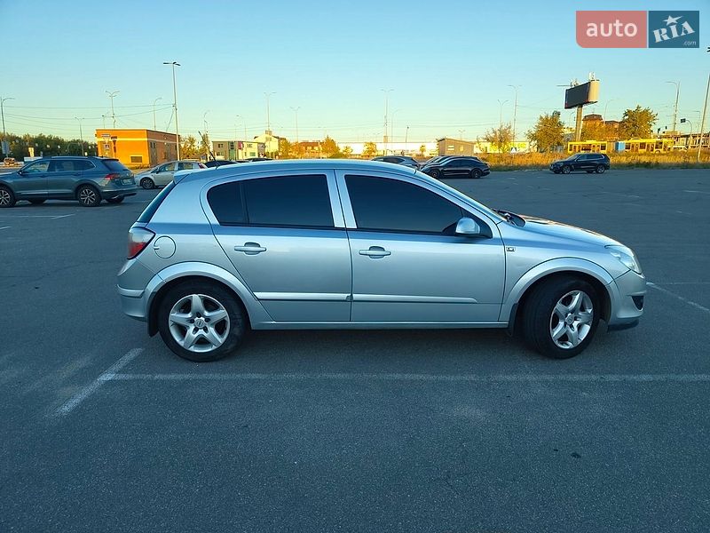 Хэтчбек Opel Astra 2007 в Киеве