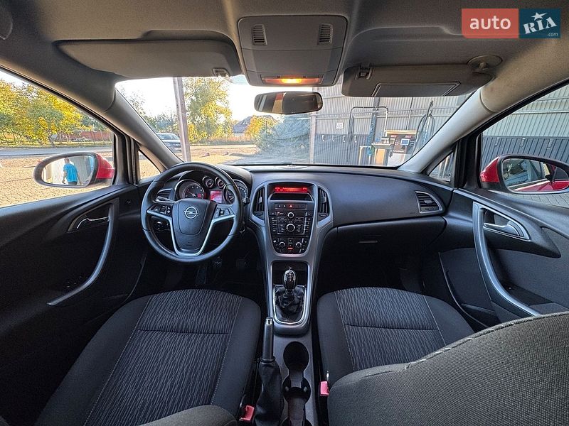 Універсал Opel Astra 2012 в Коломиї