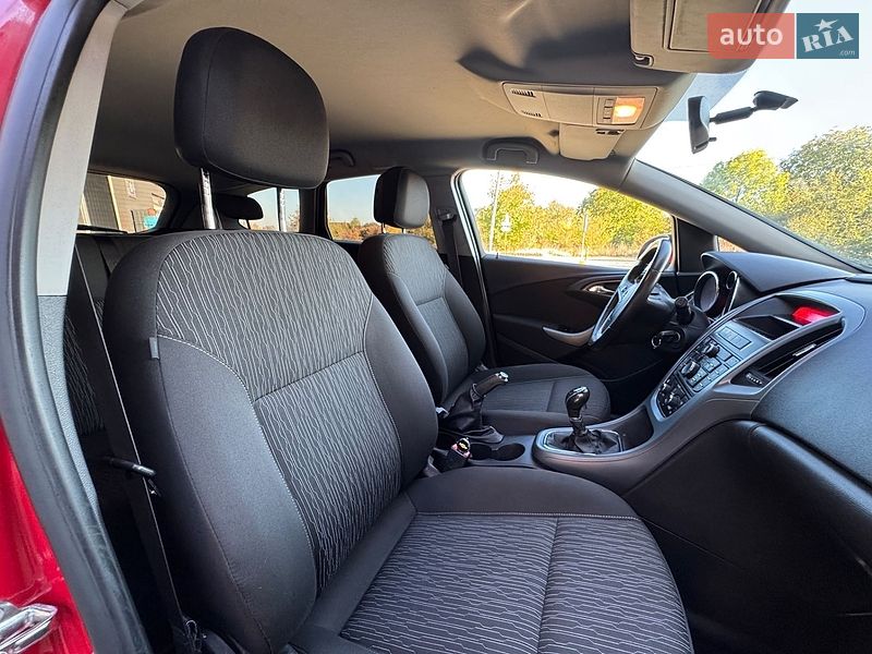 Універсал Opel Astra 2012 в Коломиї