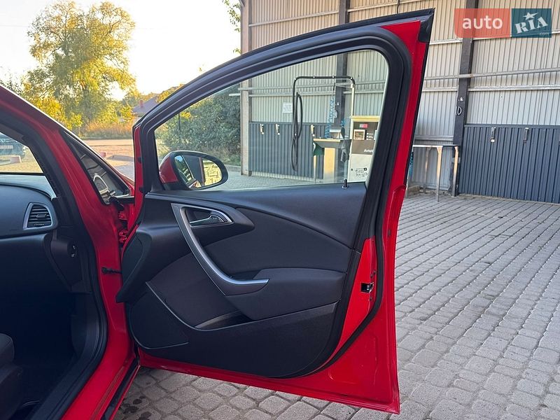 Універсал Opel Astra 2012 в Коломиї