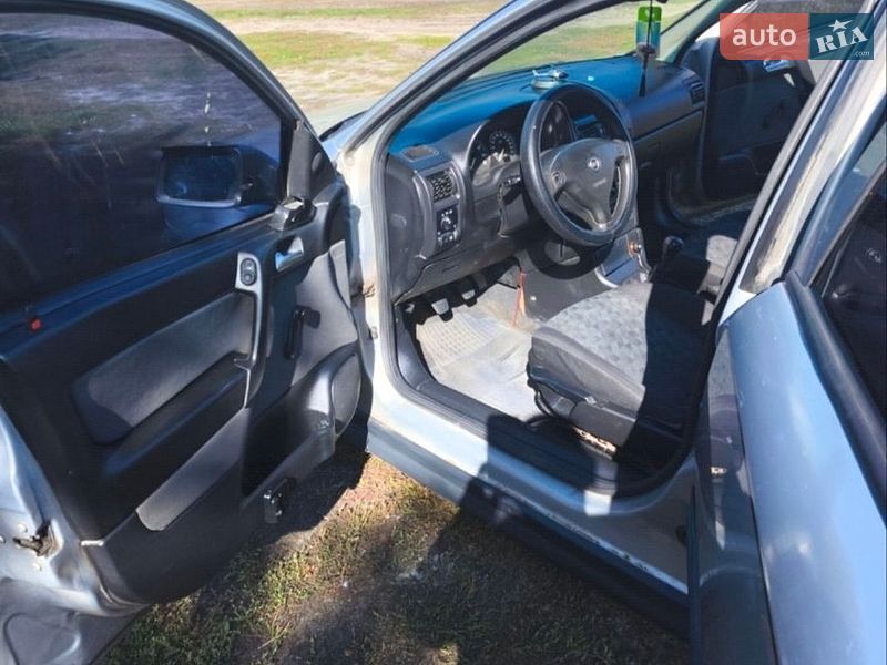Седан Opel Astra 2006 в Сумах