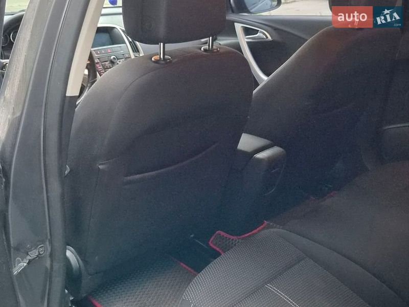 Універсал Opel Astra 2012 в Нетішині