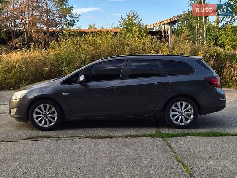 Універсал Opel Astra 2012 в Нетішині