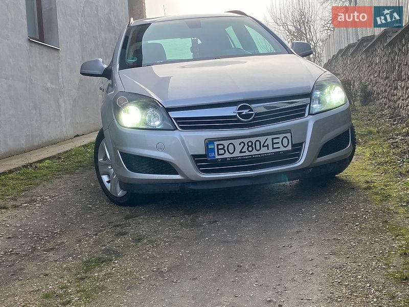 Универсал Opel Astra 2010 в Тернополе