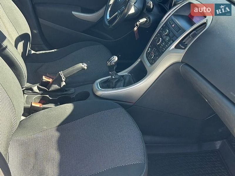 Універсал Opel Astra 2012 в Калуші