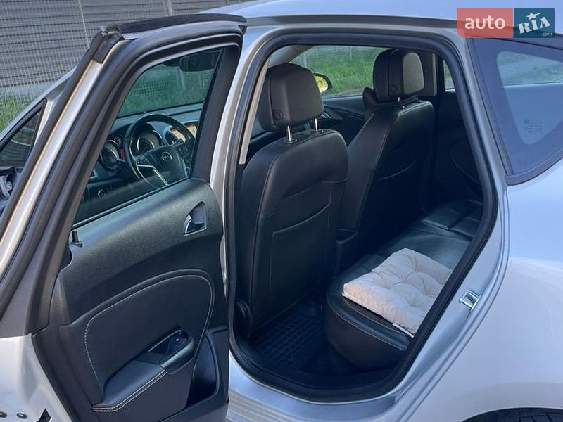 Хэтчбек Opel Astra 2014 в Львове