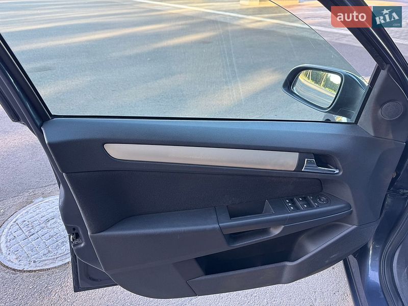Универсал Opel Astra 2009 в Луцке