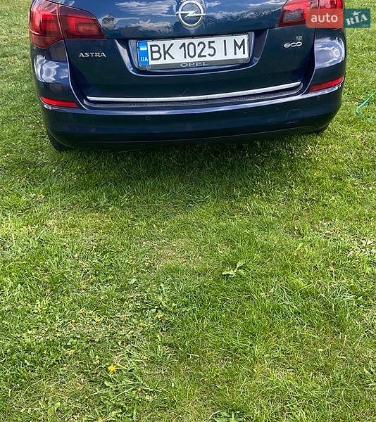 Универсал Opel Astra 2012 в Ровно