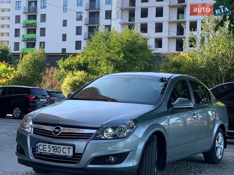 Седан Opel Astra 2013 в Хмельницком