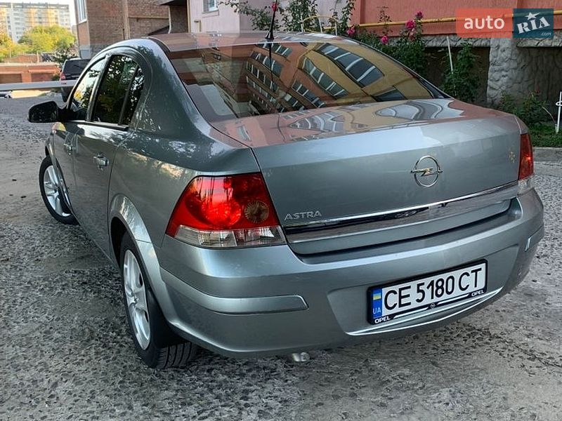 Седан Opel Astra 2013 в Хмельницком