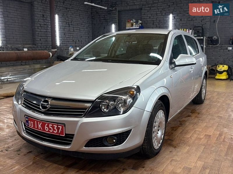Хетчбек Opel Astra 2012 в Лубнах фото 3 Хетчбек Opel Astra 2012 в Лубнах