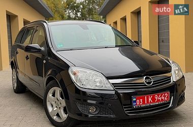 Універсал Opel Astra 2009 в Рівному