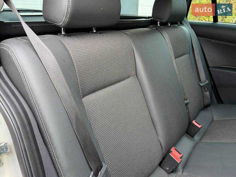 Универсал Opel Astra 2010 в Хороле