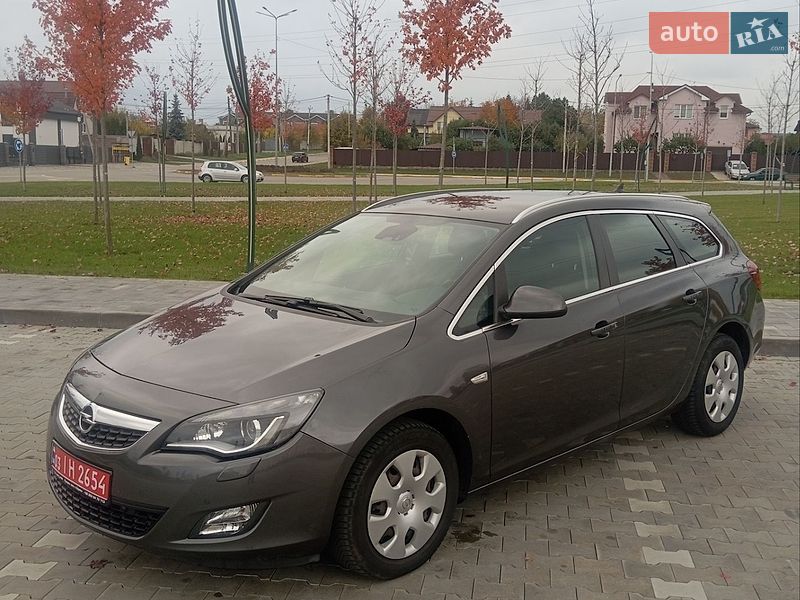 Універсал Opel Astra 2011 в Бучі