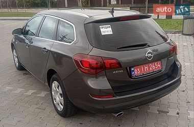 Універсал Opel Astra 2011 в Бучі