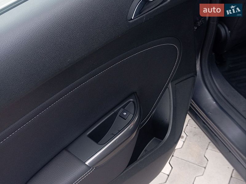 Універсал Opel Astra 2011 в Бучі