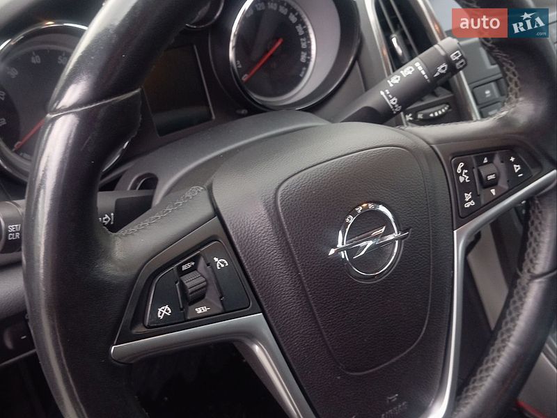 Універсал Opel Astra 2011 в Бучі