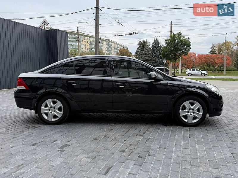 Седан Opel Astra 2012 в Полтаве
