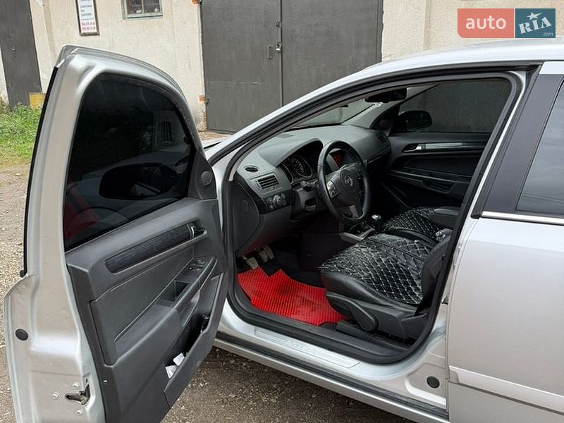 Хэтчбек Opel Astra 2005 в Бурштыне