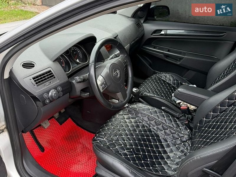 Хэтчбек Opel Astra 2005 в Бурштыне