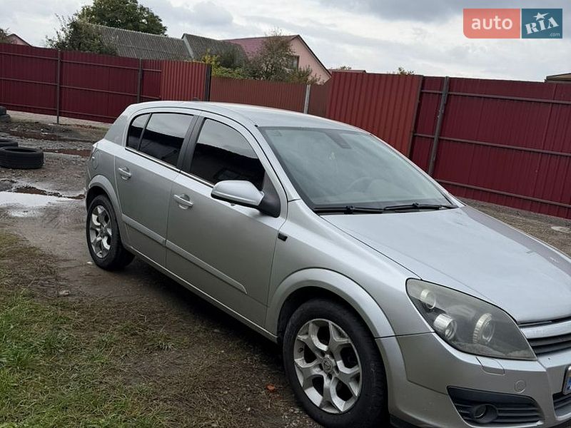 Хэтчбек Opel Astra 2005 в Бурштыне