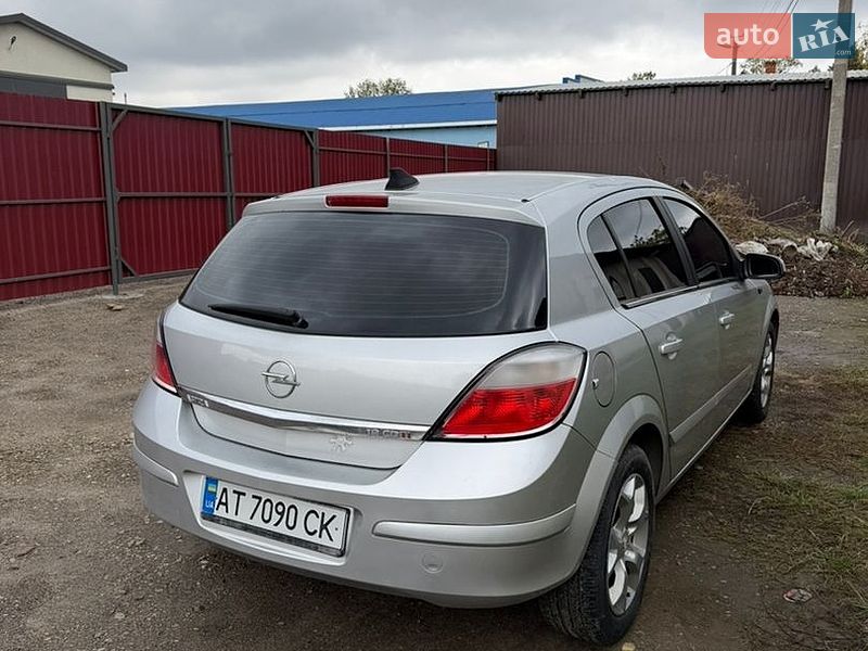Хэтчбек Opel Astra 2005 в Бурштыне