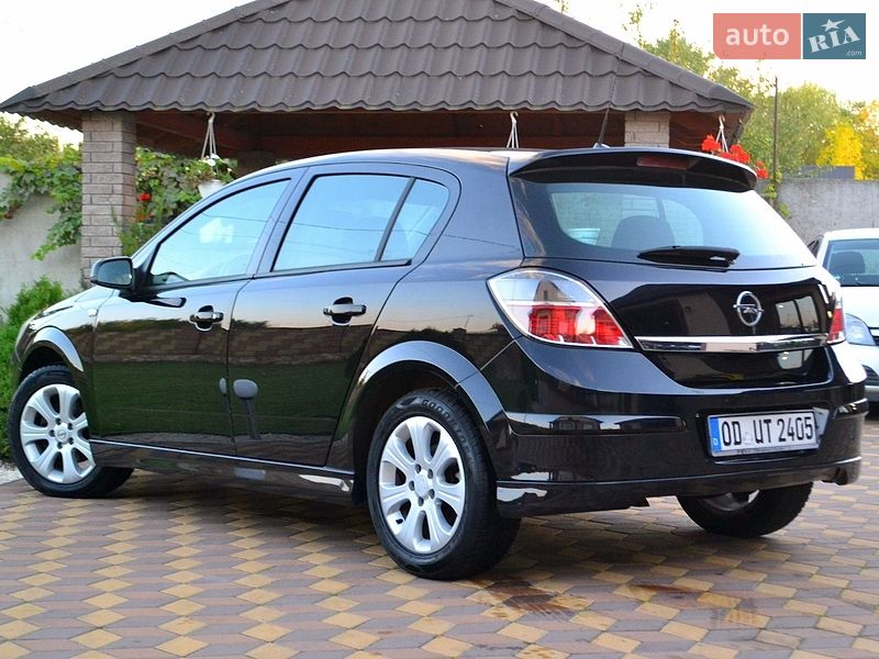 Хэтчбек Opel Astra 2009 в Сарнах
